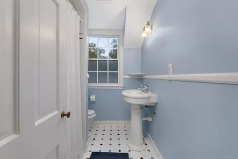 Bath - 265 Williams, Grosse Pointe Farms, MI 48236 photo 6 of 7