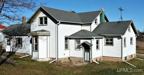 n2119 Bay De Noc Drive, Menominee, MI 49858