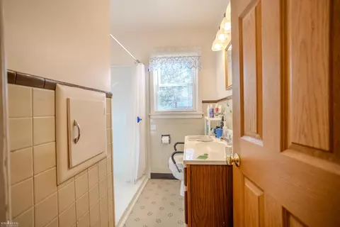Bath - 705 Campbell, Owosso, MI 48867 photo 1 of 2