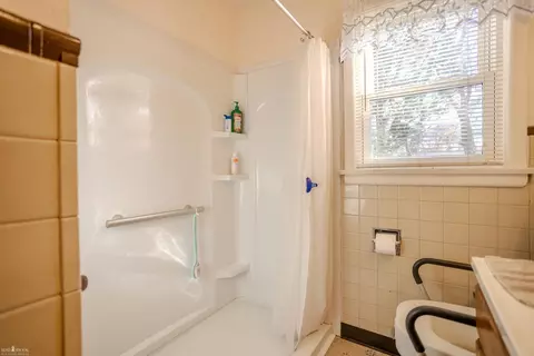 Bath - 705 Campbell, Owosso, MI 48867 photo 2 of 2