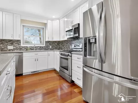 Kitchen - 1248 Valetta, Temperance, MI 48182 photo 4 of 9