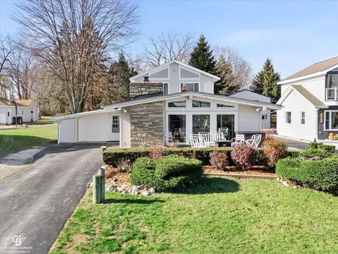 2226 River Rd, Marysville, MI 48040