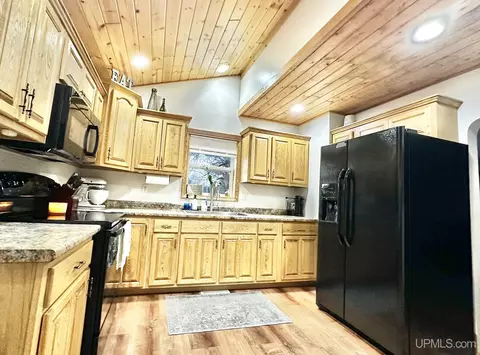 W3939 A, Loretto, MI 49852 photo 5
