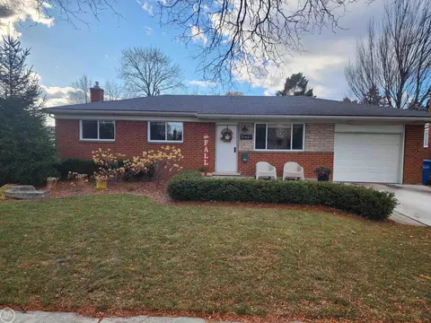 31467 Edwood, Warren, MI 48088