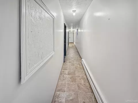 Entry Way - 905 Delta, Gladstone, MI 49837 photo 5 of 7
