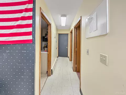 Entry Way - 905 Delta, Gladstone, MI 49837 photo 3 of 7
