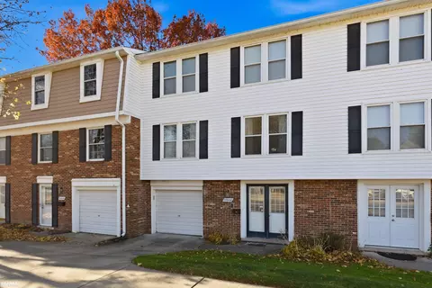 37686 Charter Oaks, Clinton Township, MI 48036