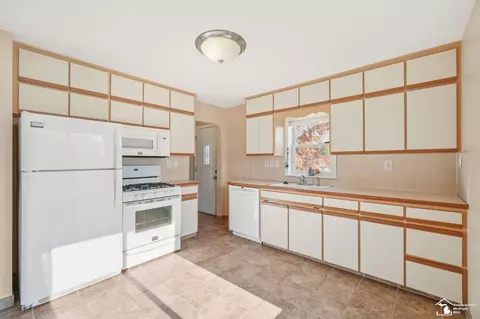 Kitchen - 1108 Bentley Dr, Monroe, MI 48162 photo 1 of 1