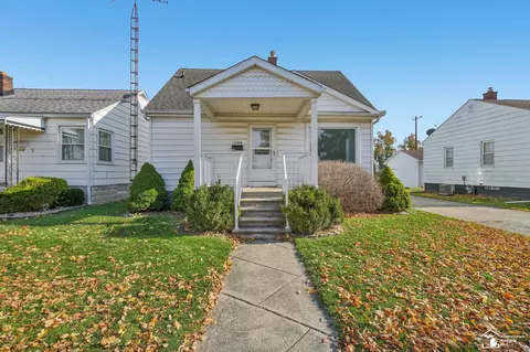 Exterior - 1108 Bentley Dr, Monroe, MI 48162 photo 2 of 4