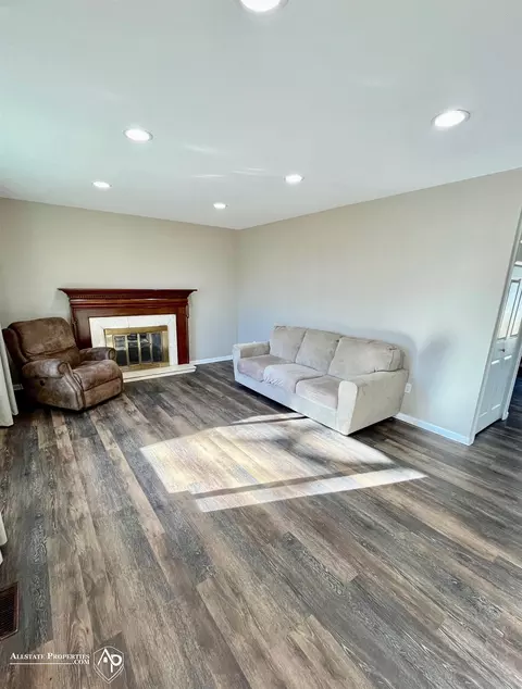 Living - 6323 Bluejay, Flint, MI 48506 photo 1 of 2