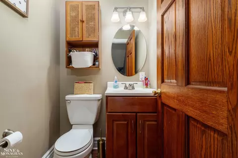 Bath - 976 Lakepointe, Grosse Pointe Park, MI 48230 photo 1 of 2