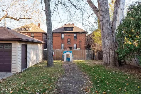 Exterior - 976 Lakepointe, Grosse Pointe Park, MI 48230 photo 3 of 8