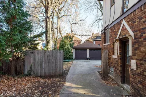 Exterior - 976 Lakepointe, Grosse Pointe Park, MI 48230 photo 4 of 8