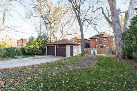 Exterior - 976 Lakepointe, Grosse Pointe Park, MI 48230 photo 2 of 8