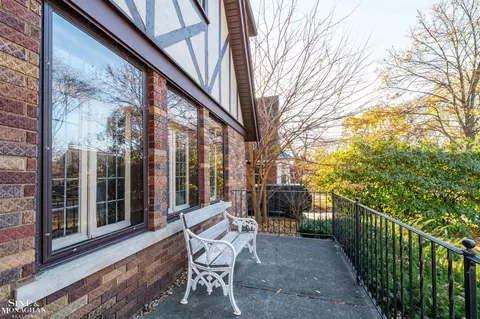 Exterior - 976 Lakepointe, Grosse Pointe Park, MI 48230 photo 7 of 8