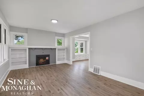 Living - 768 Pinecrest, Ferndale, MI 48220 photo 1 of 6