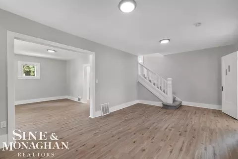Living - 768 Pinecrest, Ferndale, MI 48220 photo 4 of 6