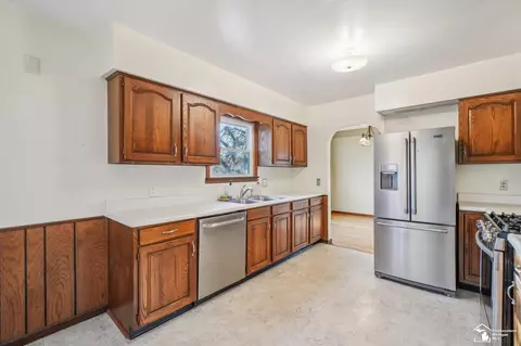 Kitchen - 1212 Bentley, Monroe, MI 48162 photo 2 of 3