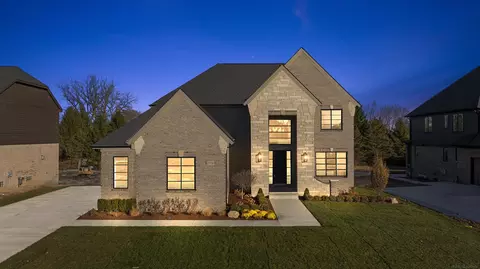 57116 Veridian Dr, Washington Township, MI 48094