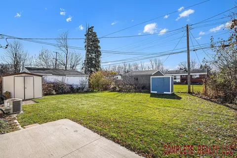 Exterior - 810 Macdonald Ave, Flint, MI 48507 photo 3 of 5