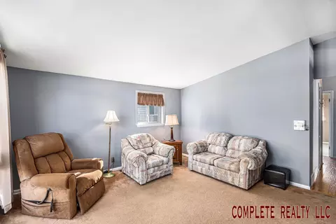 Living - 810 Macdonald Ave, Flint, MI 48507 photo 1 of 3
