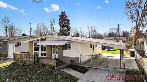 Exterior - 810 Macdonald Ave, Flint, MI 48507 photo 5 of 5