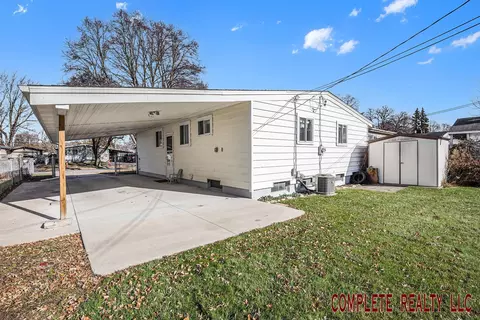 Exterior - 810 Macdonald Ave, Flint, MI 48507 photo 4 of 5