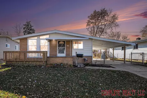 Exterior - 810 Macdonald Ave, Flint, MI 48507 photo 2 of 5