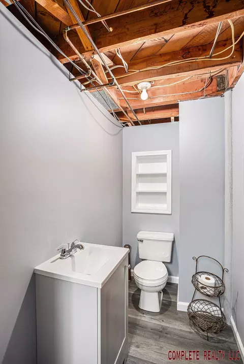 Bath - 810 Macdonald Ave, Flint, MI 48507 photo 2 of 2
