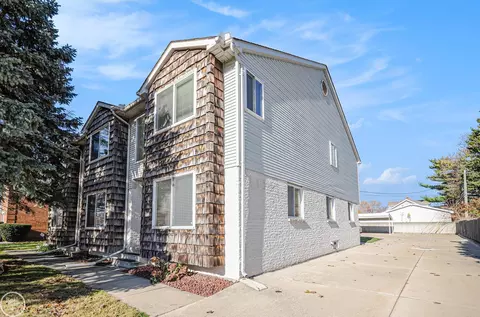 22229 E 11 Mile, Saint Clair Shores, MI 48081