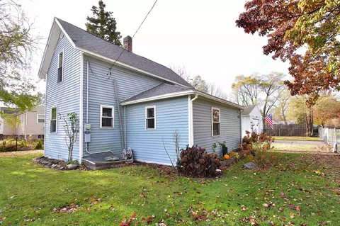 210 Villaire, Essexville, MI 48732