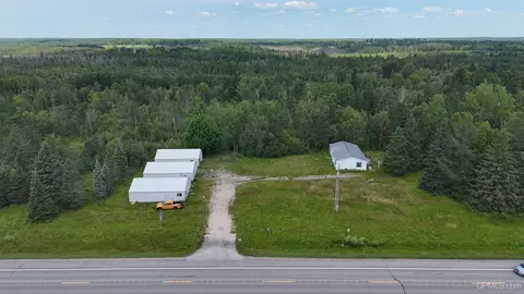 1226 W Us Highway 2, Gulliver, MI 49840