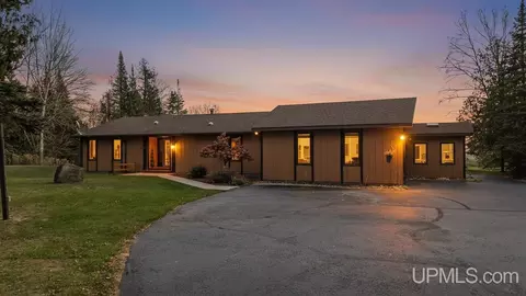 e4040 Michigan 35, Bark River, MI 49807