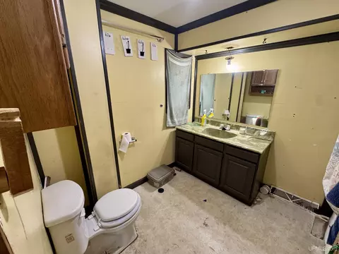 Bath - 416 E Stanton, Iron Mountain, MI 49801 photo 2 of 3