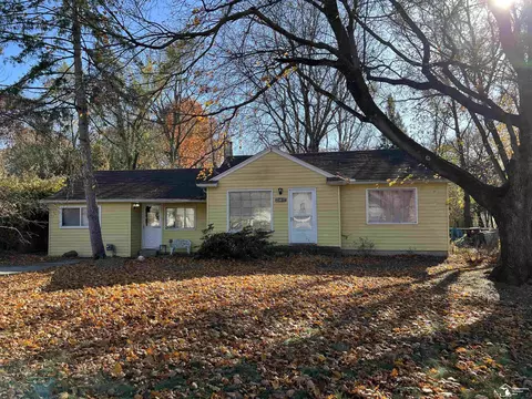 21617 Frazer, Southfield, MI 48075