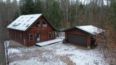 9015 E Powell Lk, Wetmore, MI 49895
