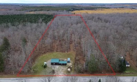 1505 W Quarry, Gulliver, MI 49840