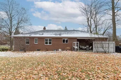 Exterior - 291 E Oak, Harrison, MI 48625 photo 5 of 9