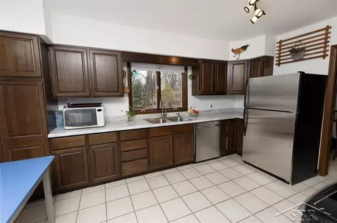 Kitchen - 291 E Oak, Harrison, MI 48625 photo 2 of 2