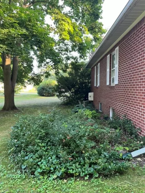 Exterior - 291 E Oak, Harrison, MI 48625 photo 8 of 9