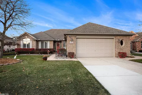 18899 Sandhurst, Clinton Township, MI 48038