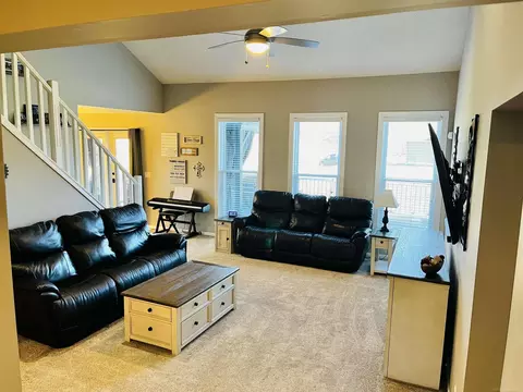 Living - 5909 Bradford, Jackson, MI 49201 photo 2 of 3