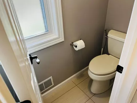Bath - 5909 Bradford, Jackson, MI 49201 photo 2 of 4