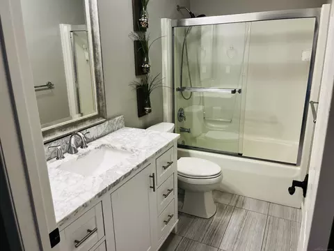 Bath - 5909 Bradford, Jackson, MI 49201 photo 3 of 4