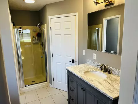 Bath - 5909 Bradford, Jackson, MI 49201 photo 1 of 4