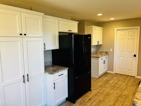 Kitchen - 5909 Bradford, Jackson, MI 49201 photo 2 of 3