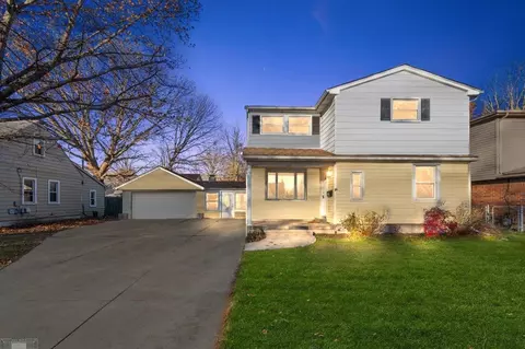 20945 Hampton, Harper Woods, MI 48225