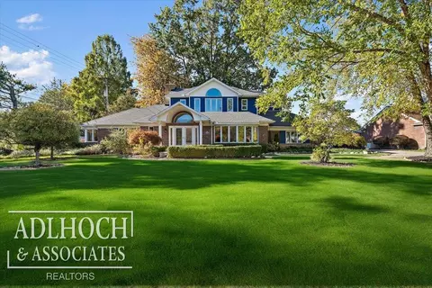20363 Sunningdale, Grosse Pointe Woods, MI 48236