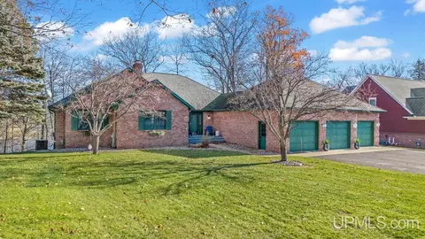 n3860 Grand Oak Drive, Iron Mountain, MI 49801