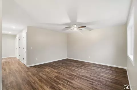 Living - 12850 Crane, Carleton, MI 48117 photo 2 of 4